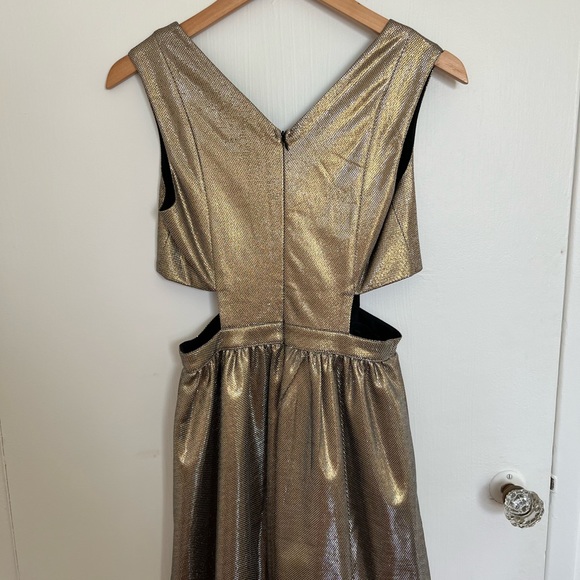 Metallic party dress with V-neck - Picture 2 of 4